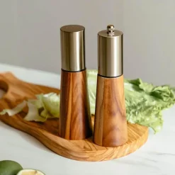 Decor Küche & Esszimmer-Vintage Pfeffermühle aus Holz – ein klassisches Küchenutensil