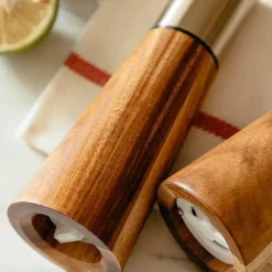 Decor Küche & Esszimmer-Vintage Pfeffermühle aus Holz – ein klassisches Küchenutensil