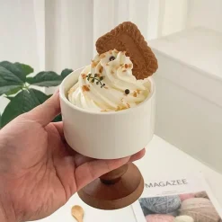 Plates u0026 More Küche & Esszimmer-Vintage-Dessertkelch aus Keramik – Schale mit Holzstiel, 220 ml