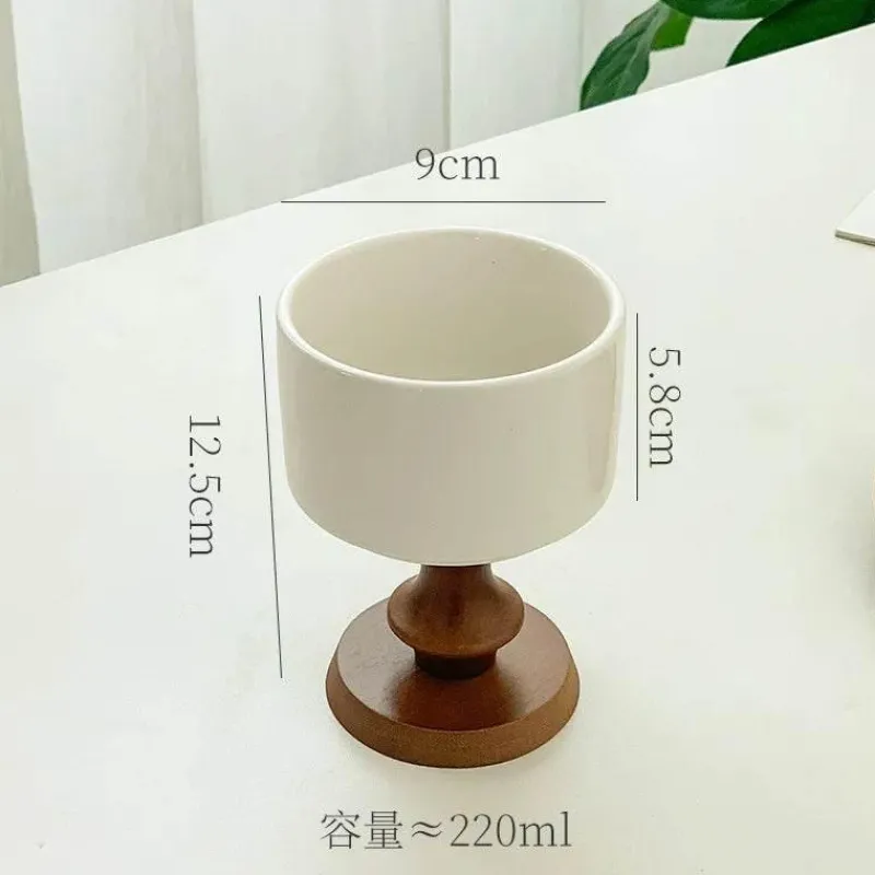 Plates u0026 More Küche & Esszimmer-Vintage-Dessertkelch aus Keramik – Schale mit Holzstiel, 220 ml