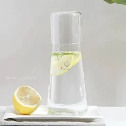 Plates u0026 More Küche & Esszimmer-Wasserkaraffe-Set aus klarem Glas mit Tasse – Trinkgeschirr fürs Bett