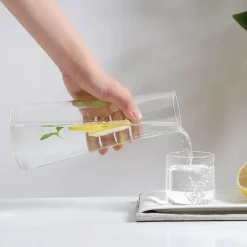 Plates u0026 More Küche & Esszimmer-Wasserkaraffe-Set aus klarem Glas mit Tasse – Trinkgeschirr fürs Bett