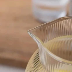 Plates u0026 More Küche & Esszimmer-Wasserkrug aus Glas mit Griff – Vielseitiger Krug für heißen und kalten Tee