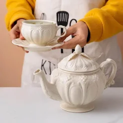 Plates u0026 More Küche & Esszimmer-Weißes Porzellan-Teeservice – Elegante englische Teetassen und Kaffeekanne