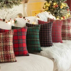 Pillow Haven Bettzeug-Weihnachtlich karierte Kissenhülle - Grünes und rotes Kissen für die Heimdekoration