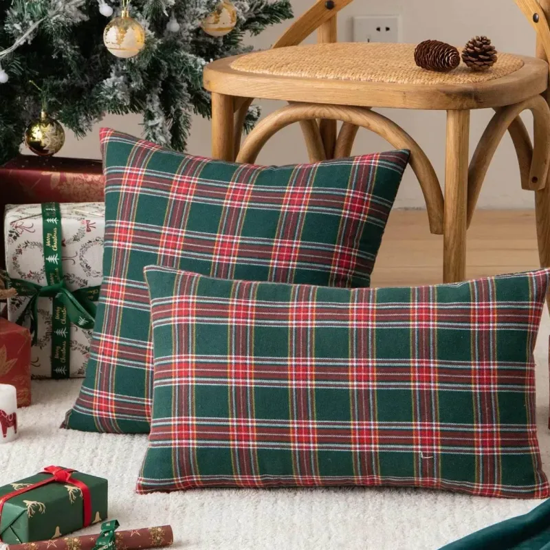 Pillow Haven Bettzeug-Weihnachtlich karierte Kissenhülle - Grünes und rotes Kissen für die Heimdekoration