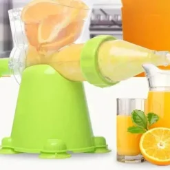 The Culinary Kit Küche & Esszimmer-Zitruspresse – Manuelle Zitronenpresse mit eingebautem Filter