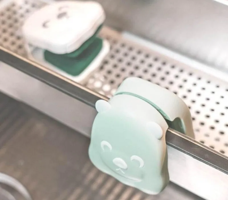 The Culinary Kit Küche & Esszimmer-Zweiseitige Reinigungsbürste für Küchenmesser – Doppelseitiges Geschirrspülwerkzeug