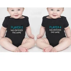 The Decor Haven Babykleidung|Babykleidung-Zwillinge Baby Bodys Set - Spieler 3 Spieler 4 Gamer Outfit